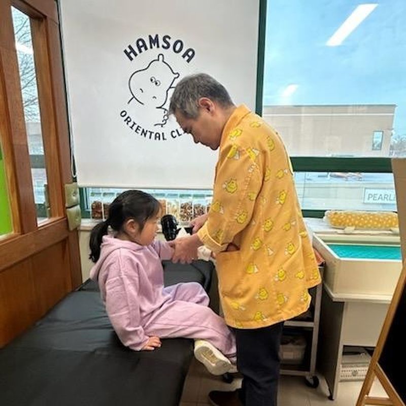 The doctor caring for a young patient at Hamsoa NY